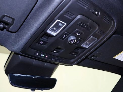 Used 2023 Cadillac Escalade ESV Premium Luxury image 25