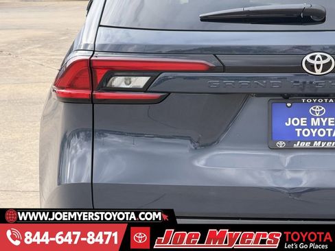 Used 2025 Toyota Grand Highlander FWD image 10