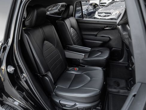 Used 2021 Toyota Highlander XLE image 45