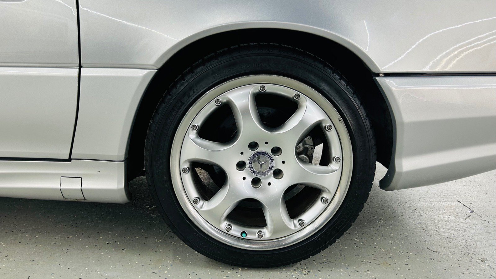 Used 2002 Mercedes-Benz SL 500 image 16