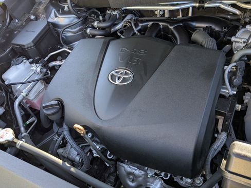 Used 2021 Toyota Highlander Limited image 37