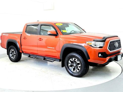 Used 2018 Toyota Tacoma TRD Off-Road w/ Technology Package AWD/4WD image 7