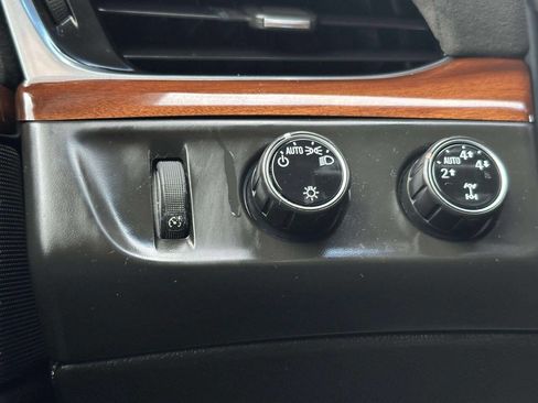 Used 2016 Cadillac Escalade ESV Luxury image 35