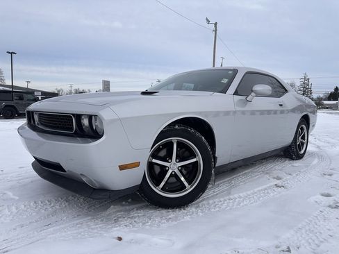 Used 2010 Dodge Challenger SE image 7