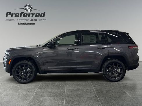 New 2025 Jeep Grand Cherokee Limited w/ Trailer Tow Package AWD/4WD image 9