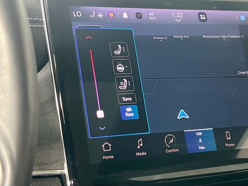 Used 2022 Jeep Grand Cherokee Overland w/ Luxury Tech Group IV image 21