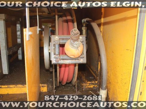 Used 2009 Ford F550 2WD Regular Cab Super Duty image 23