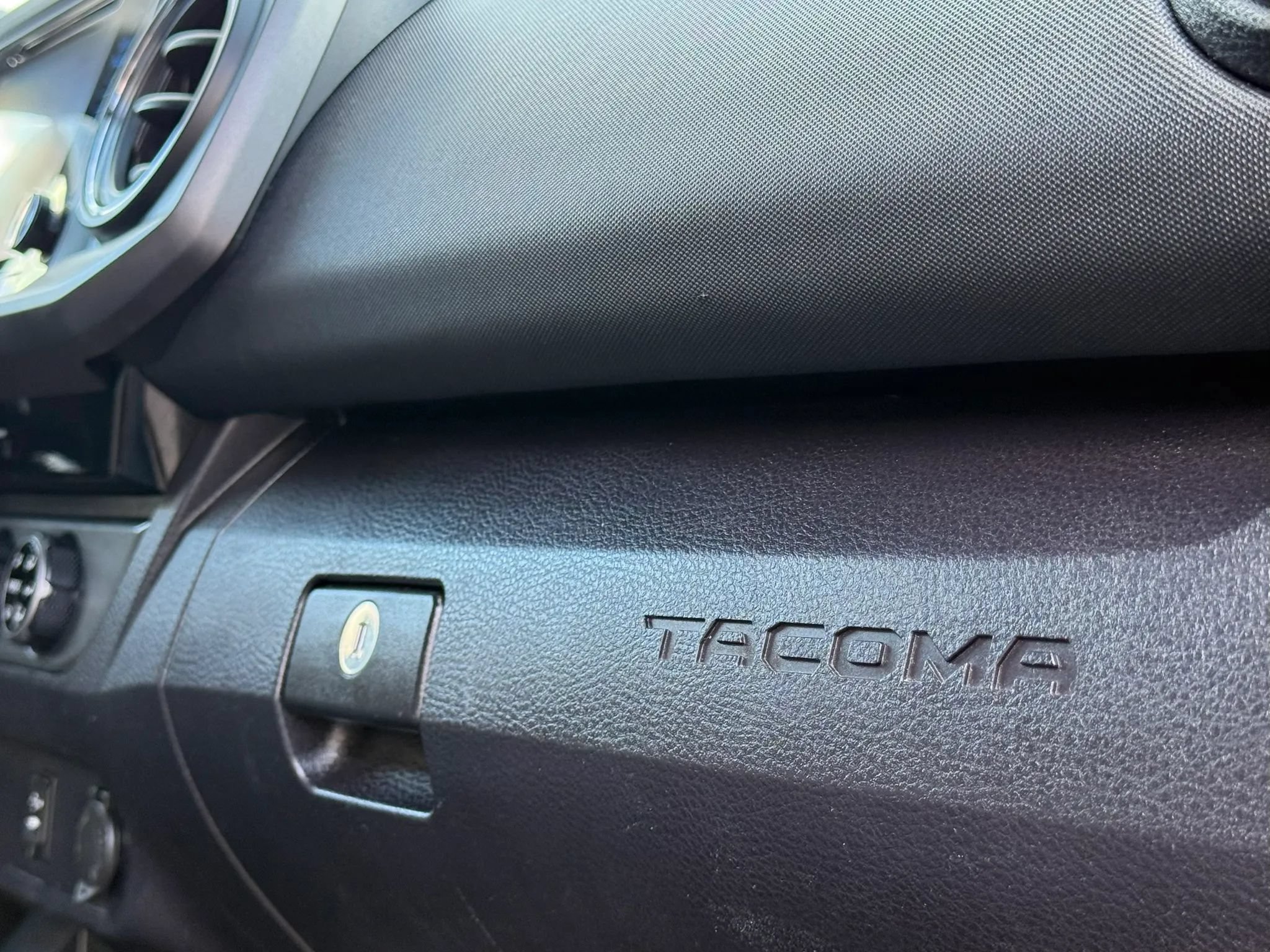 Used 2016 Toyota Tacoma TRD Sport w/ Towing Package AWD/4WD image 42