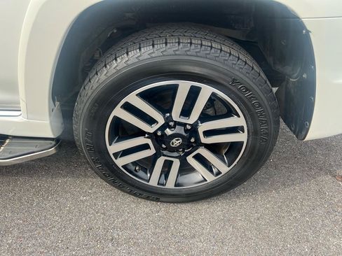 Used 2019 Toyota 4Runner SR5 Sport Utility image 9