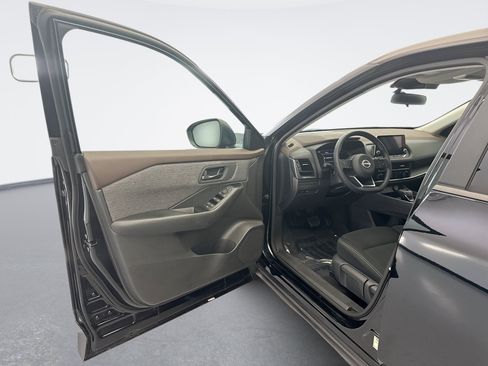 Used 2023 Nissan Rogue S AWD/4WD image 9