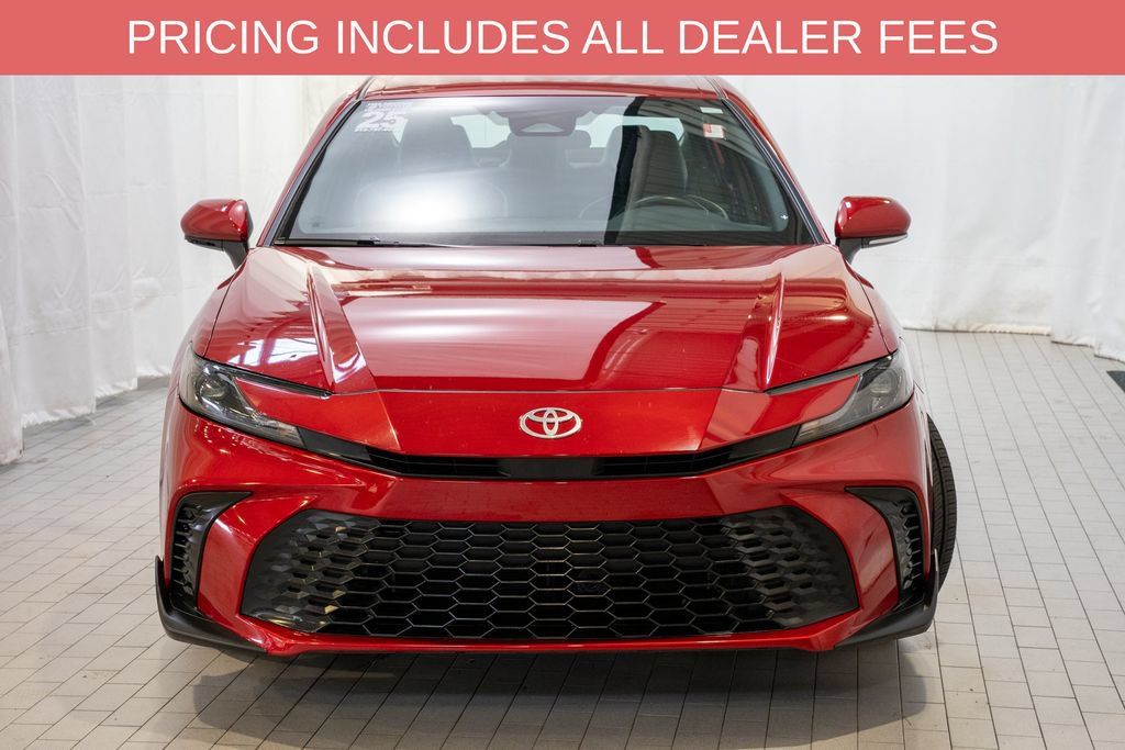 Used 2025 Toyota Camry SE FWD image 2