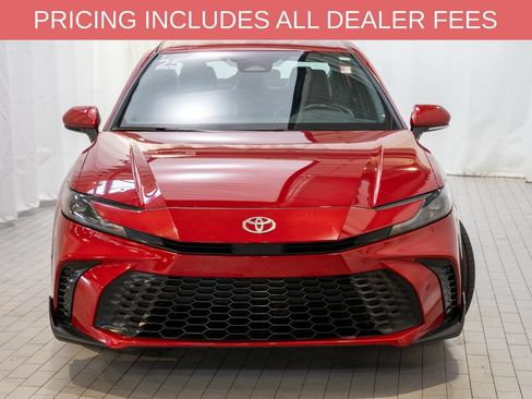 Used 2025 Toyota Camry SE FWD image 2
