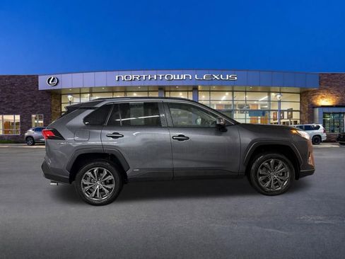 Used 2022 Toyota RAV4 XLE Premium AWD/4WD image 23