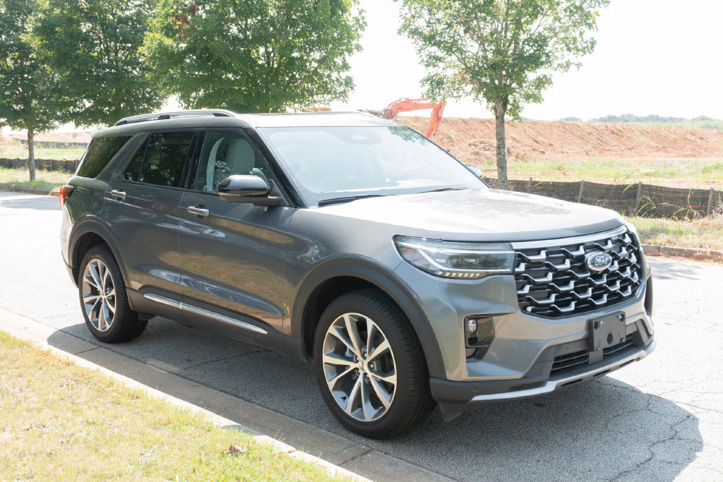 Used 2025 Ford Explorer Platinum w/ Ultimate Package AWD/4WD image 6