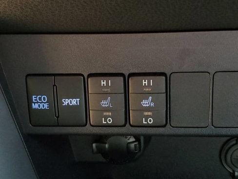 Used 2018 Toyota RAV4 Limited AWD/4WD image 32
