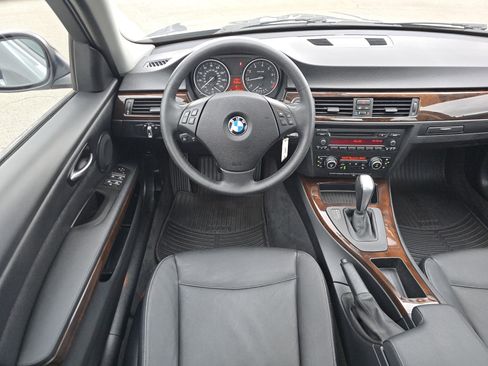 Used 2011 BMW 328i xDrive Sedan AWD/4WD image 18
