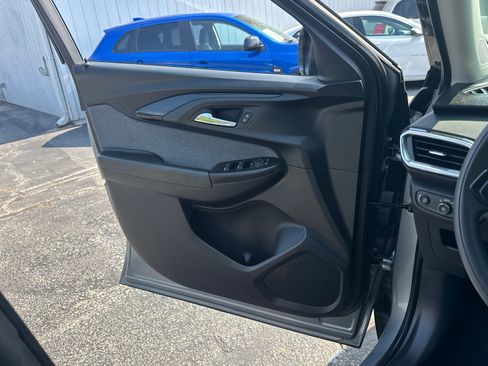 Used 2023 Chevrolet TrailBlazer LT w/ Convenience Package FWD image 16