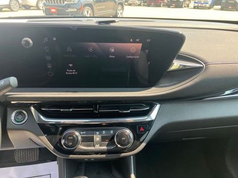 Used 2025 Buick Envista Sport Touring w/ Convenience II Package FWD image 18