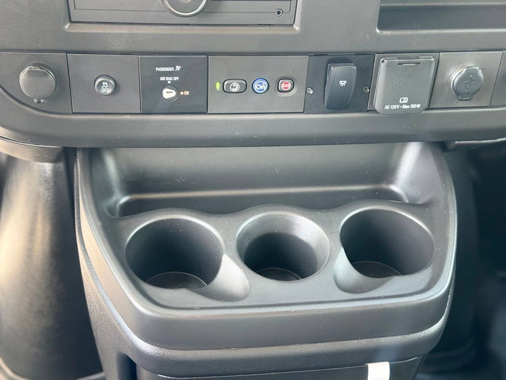 Used 2022 Chevrolet Express 3500 w/ Power Convenience Package RWD image 17
