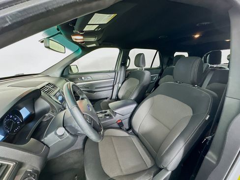 Used 2018 Ford Explorer XLT w/ Equipment Group 201A image 13