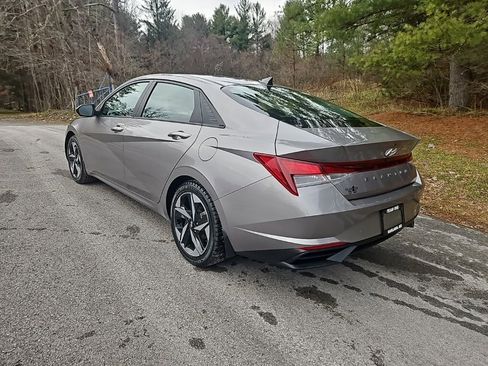 Used 2023 Hyundai Elantra SEL w/ Convenience Package image 3