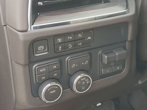 New 2026 Chevrolet Suburban Z71 w/ Comfort Package image 25