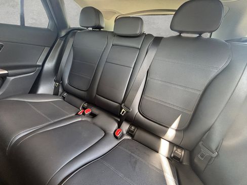 Used 2024 Mercedes-Benz GLC 300 image 27