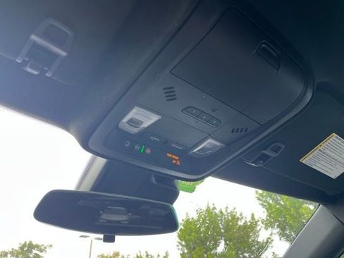 Used 2022 Cadillac XT4 Luxury w/ Cold Weather Package image 9