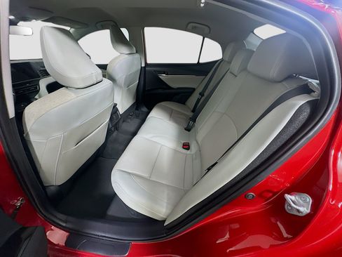 Used 2025 Toyota Camry XLE FWD image 29
