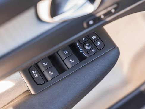 New 2026 Volvo XC40 B5 Ultra w/ Protection Package Premier image 39