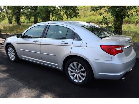 Used 2011 Chrysler 200 Touring image 5