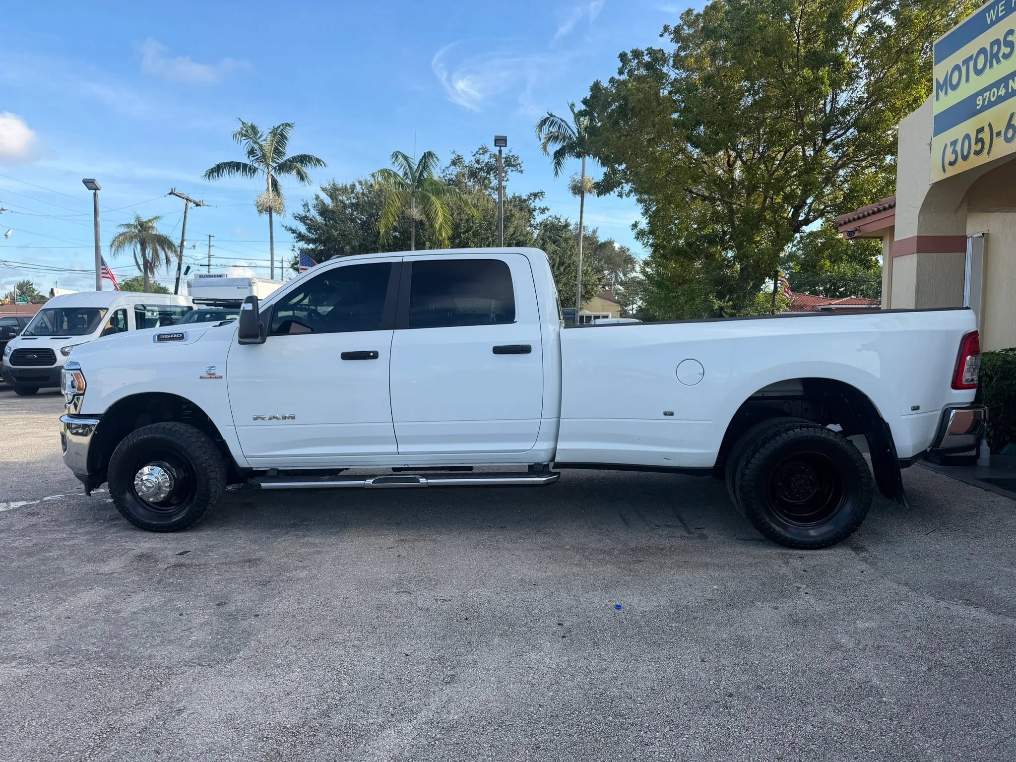 Used 2023 RAM 3500 4x4 Crew Cab Big Horn DRW w/ Level 1 Equipment Group image 2