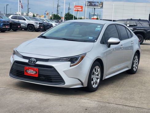 Certified 2025 Toyota Corolla LE image 3