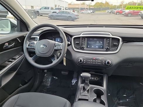 Used 2019 Kia Sorento L image 9