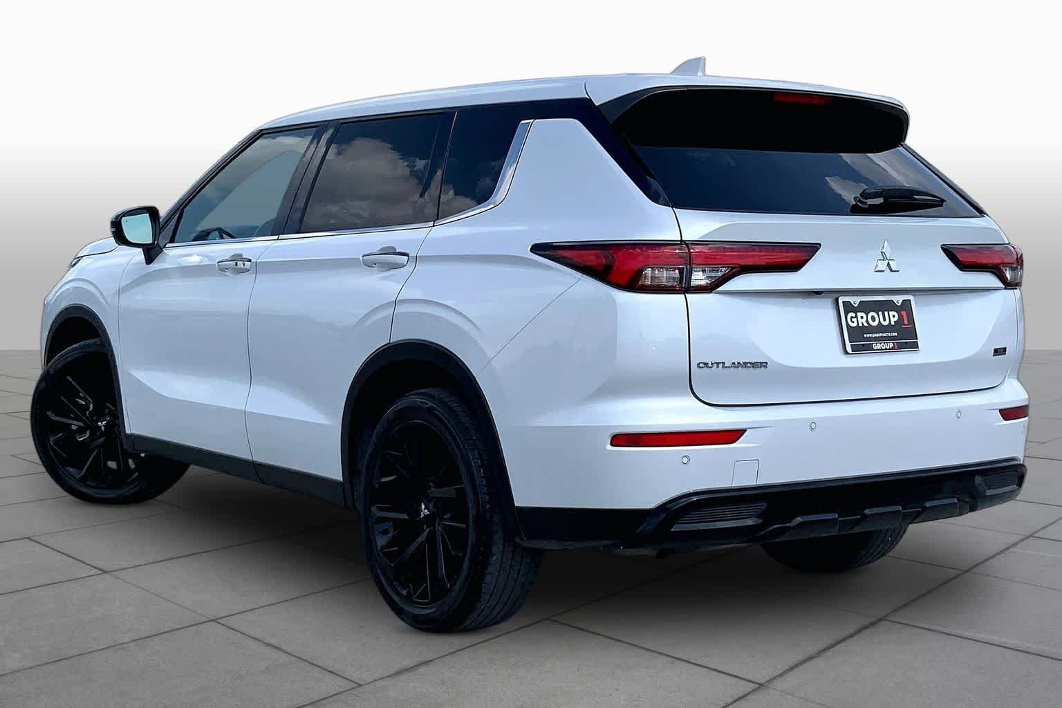 Used 2024 Mitsubishi Outlander SE Black Edition FWD image 12