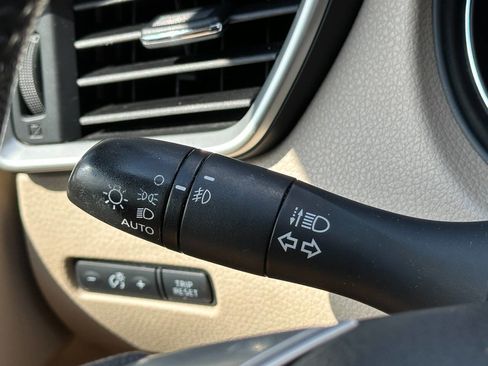 Used 2016 Nissan Rogue SL w/ SL Premium Package image 34