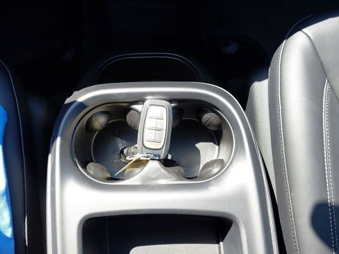New 2026 Chrysler Pacifica Select AWD/4WD image 33