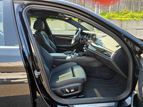 Used 2018 BMW 530i xDrive AWD/4WD image 11