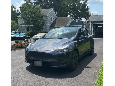 Used 2025 Tesla Model Y Long Range RWD image 1