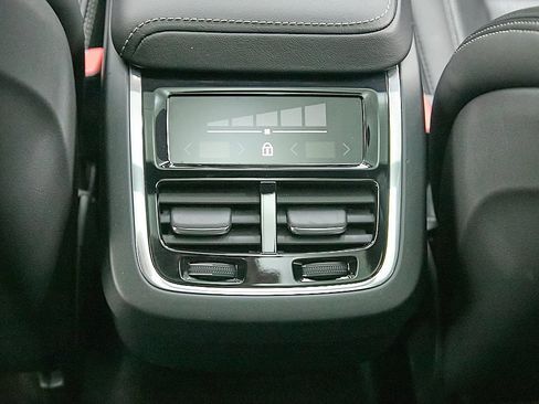 Used 2023 Volvo XC60 B5 Ultimate image 26