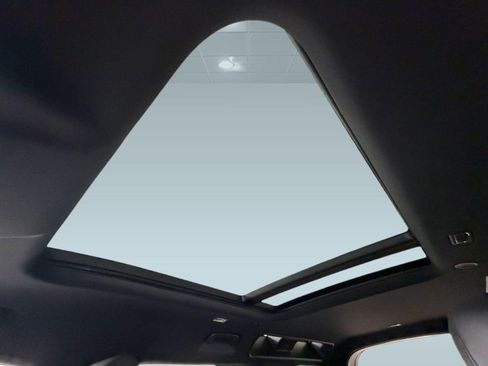 Used 2026 Land Rover Defender 110 S image 14