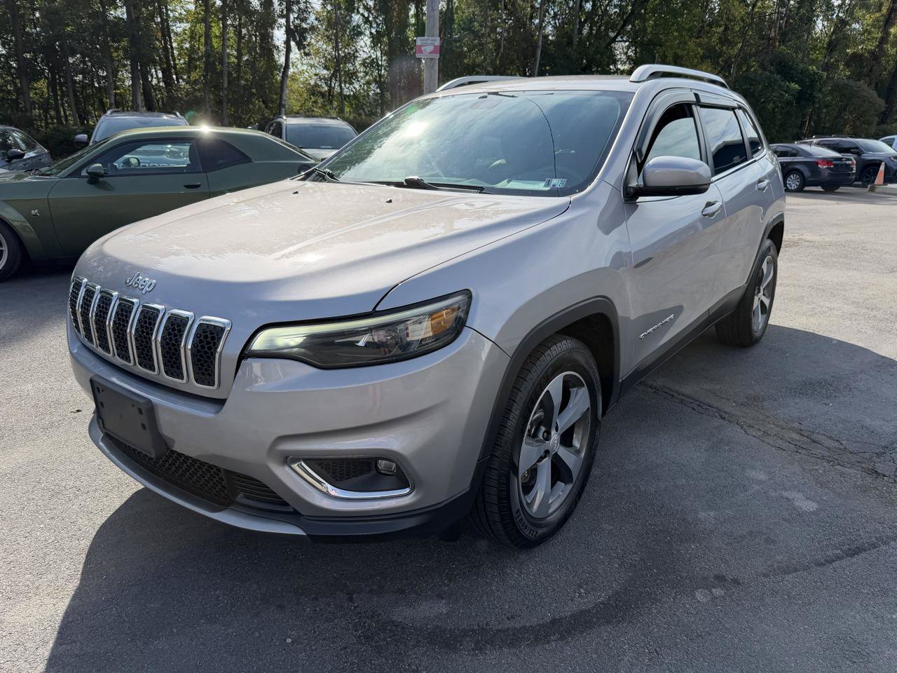 Used 2019 Jeep Cherokee Limited AWD/4WD image 1