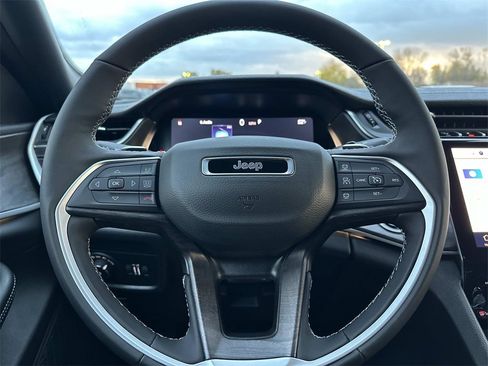 New 2025 Jeep Grand Cherokee L Limited image 15