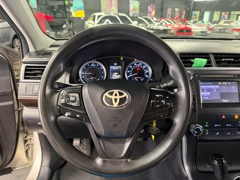 Used 2017 Toyota Camry LE FWD image 10