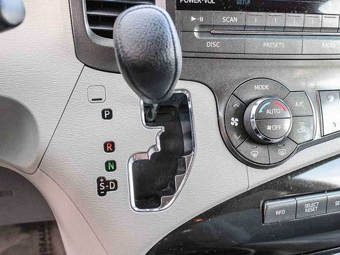 Used 2013 Toyota Sienna LE image 20