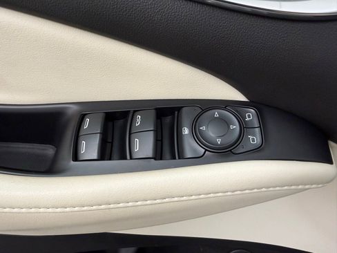 Used 2023 Buick Enclave Essence w/ Sport Touring Edition FWD image 11