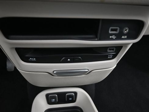 Used 2020 Chrysler Pacifica Limited FWD image 18