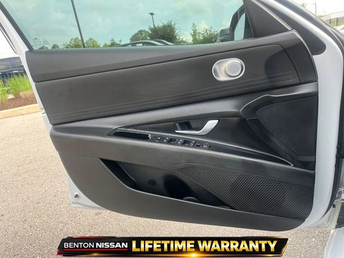 Used 2022 Hyundai Elantra Blue FWD image 11