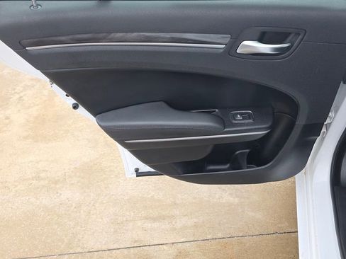 Used 2019 Chrysler 300 Touring w/ Quick Order Package 2EF RWD image 19