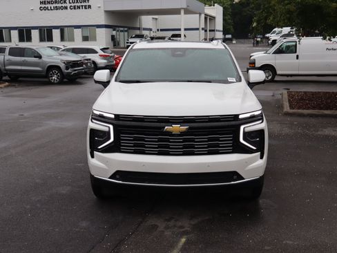 Used 2025 Chevrolet Tahoe High Country AWD/4WD image 3